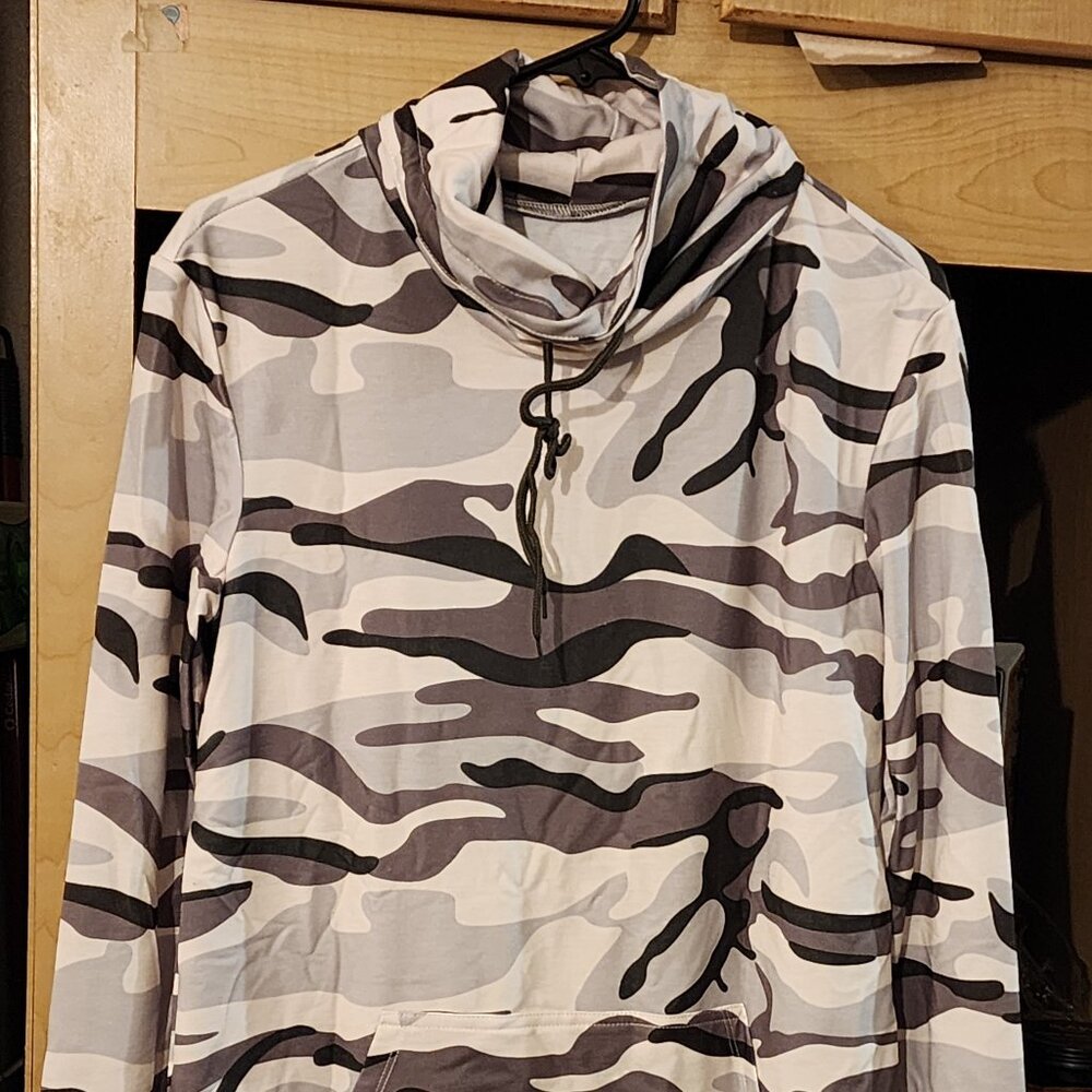 Long sleeve camo top